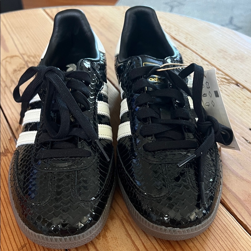 adidas Black White Textured Low-Top Sneakers - Picture 2 of 6